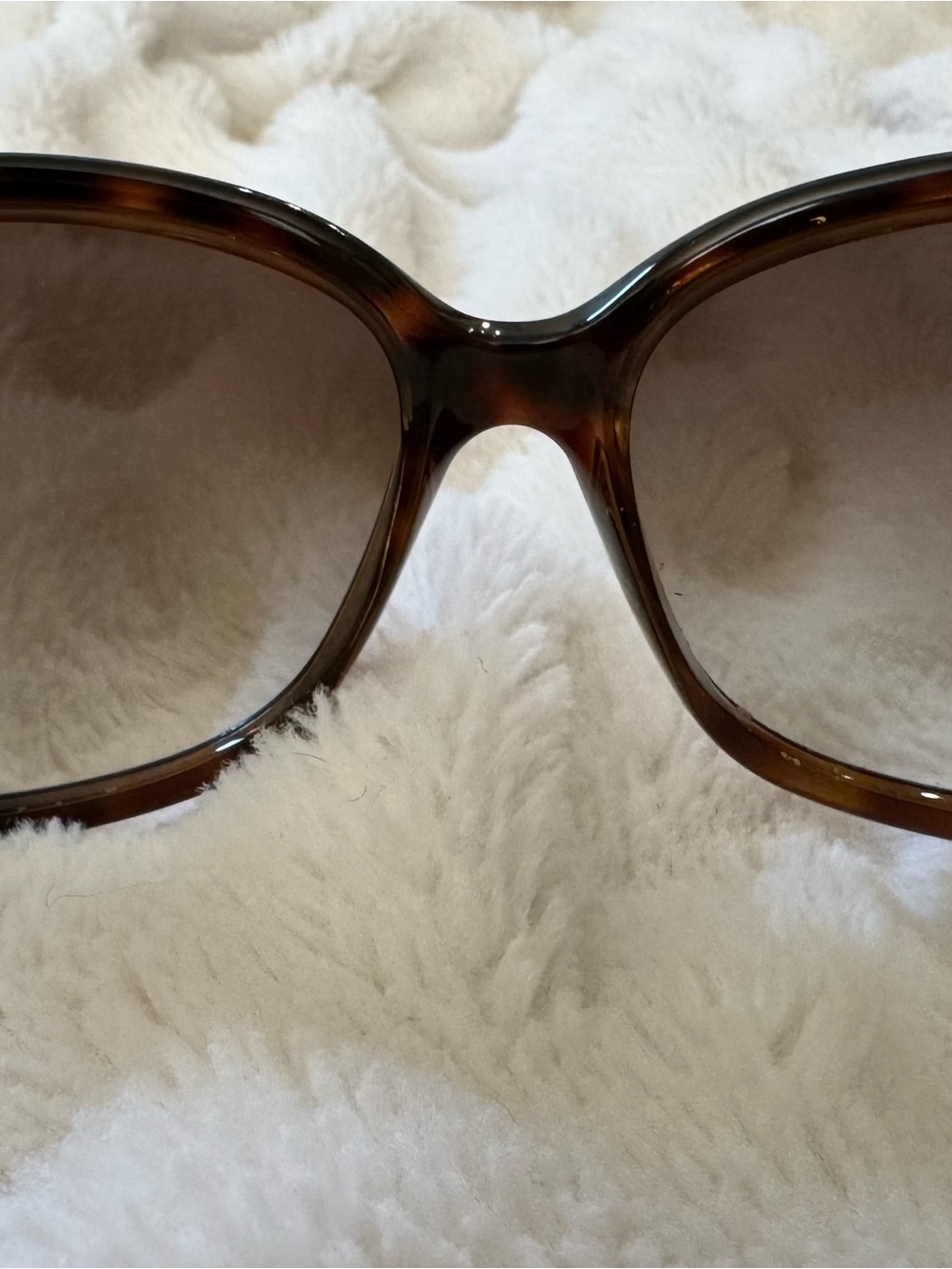 Gucci Women’s Tortoiseshell Brown Gradient Sunglasses with Bamboo Accents - Picture 6 of 11